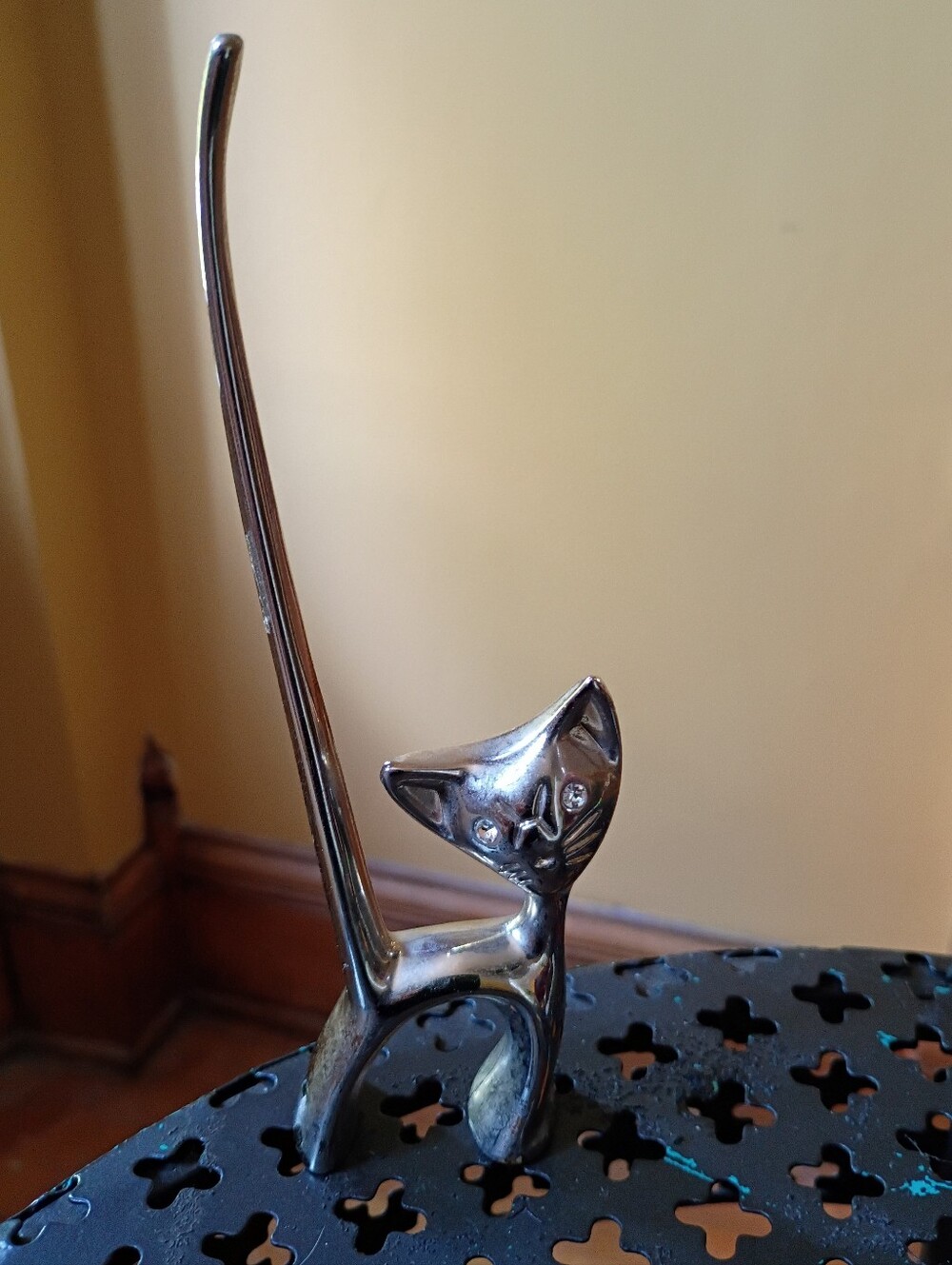 VINTAGE CAT RING HOLDER